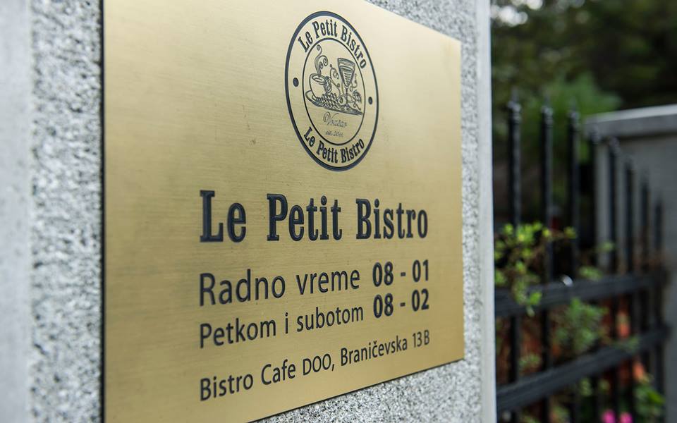 Le Petit Bistro 11